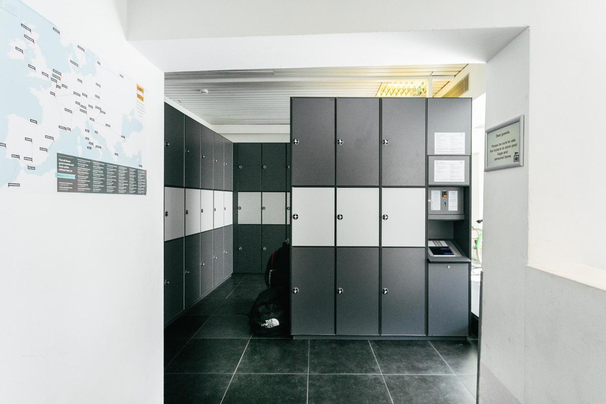 St Christopher'S Inn Hostel At The Bauhaus Bruges Exterior foto